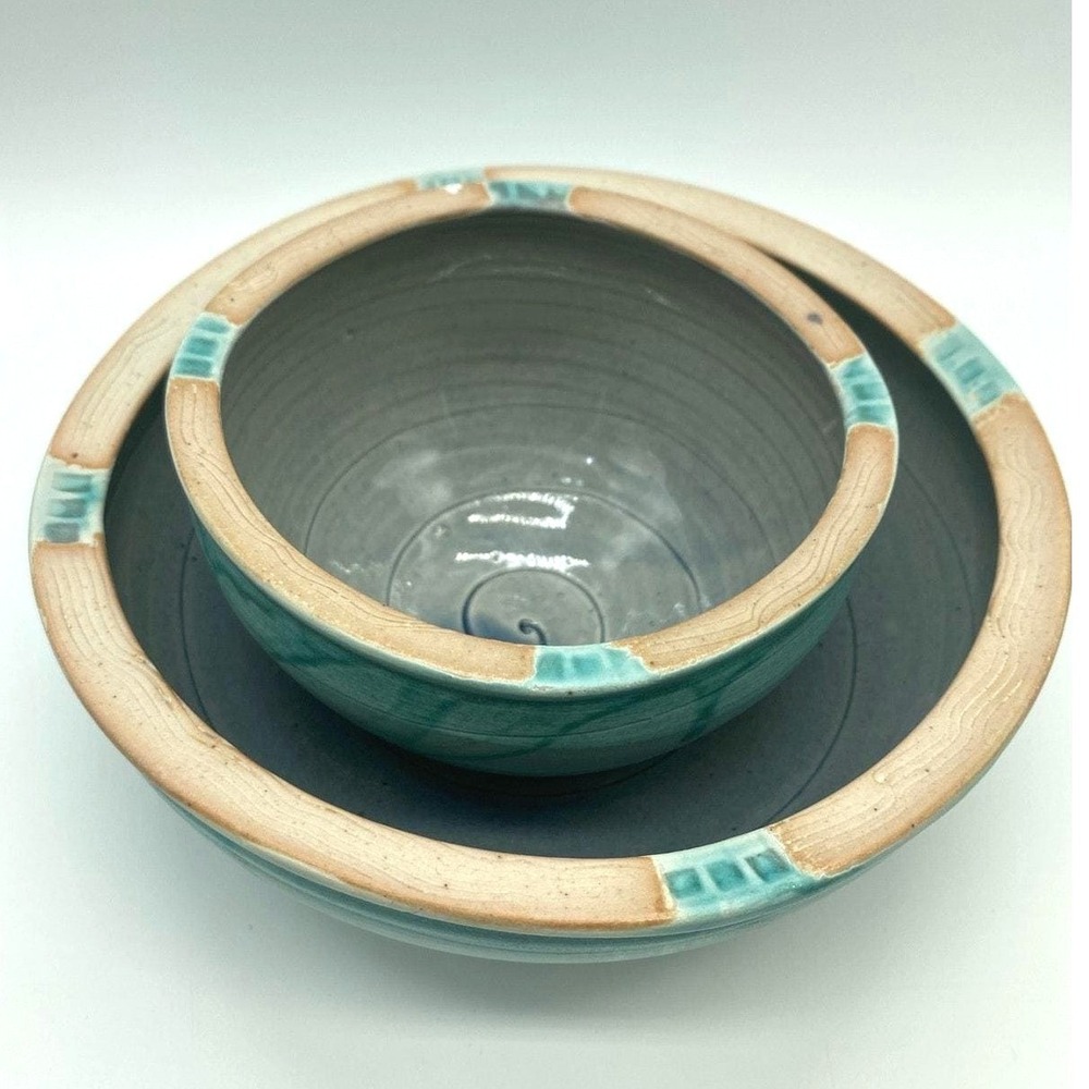 Studio pottery bowls Set of two signed‎
